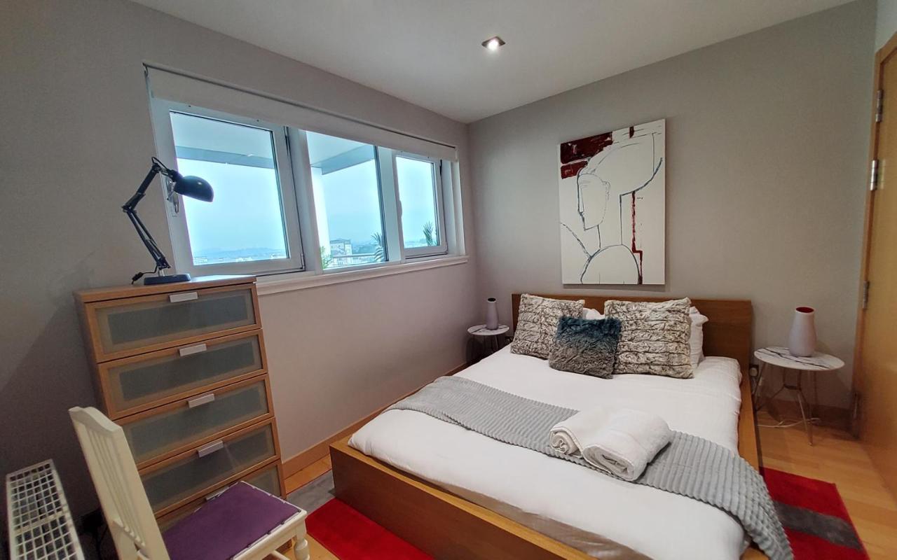 Apartment 2 Bed Aprtmt- Waterfront, 5 Beds, Parking