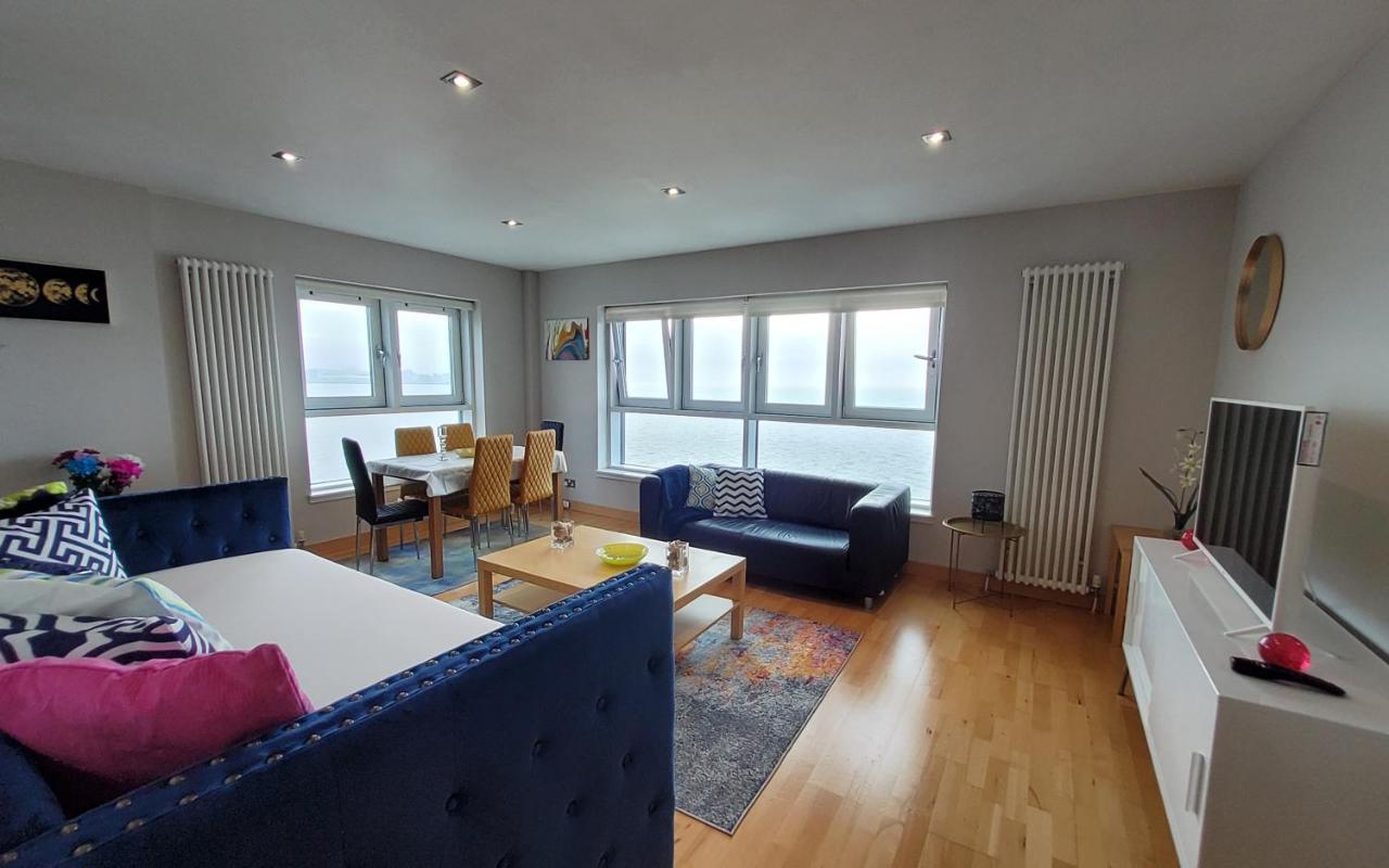 2 Bed Aprtmt- Waterfront, 5 Beds, Parking